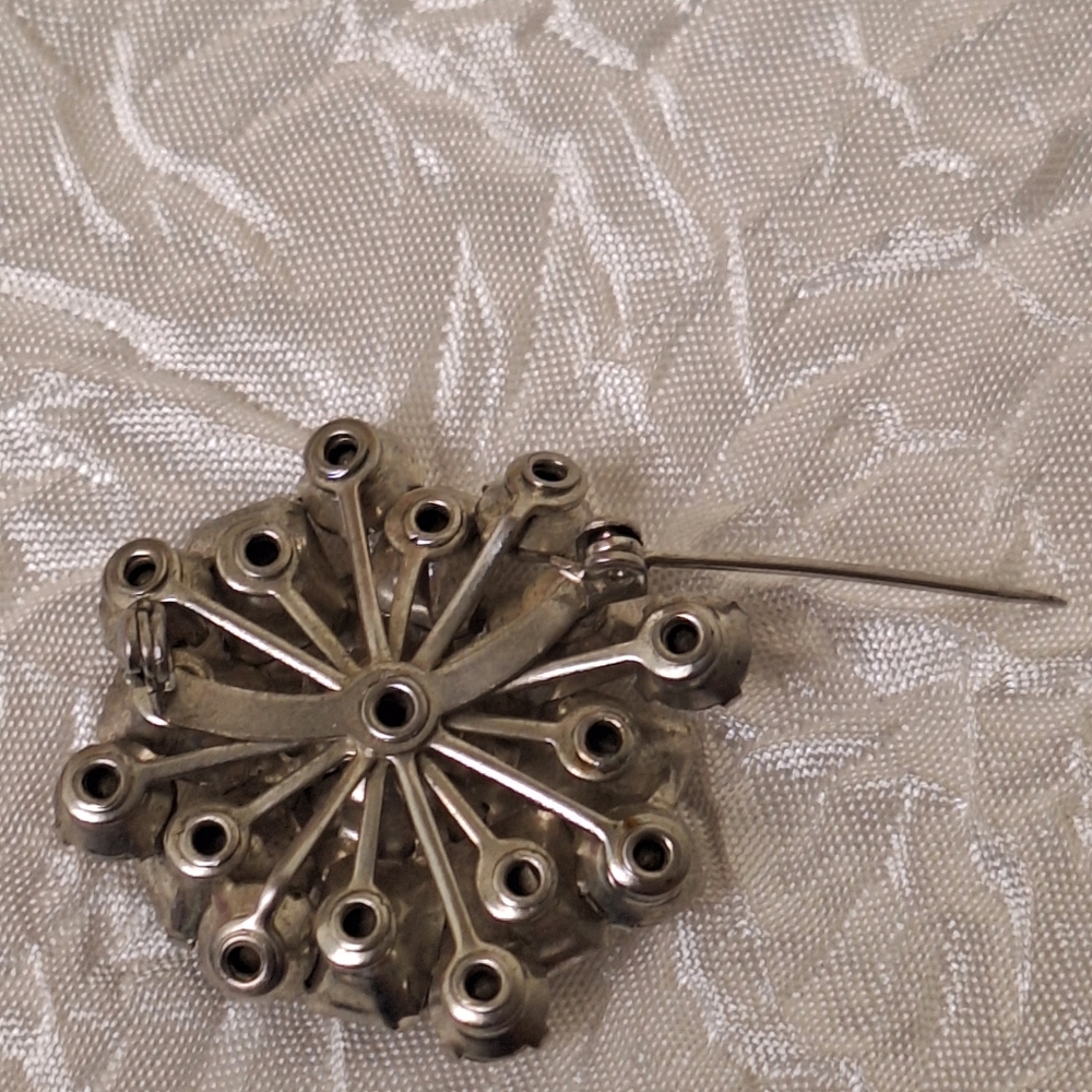 Vtg Riveted Clear Sparkling Rhinestone Stacked Brooch Pin  Silver Tone - Picture 6 of 6